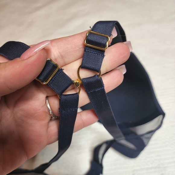 Lively floral bra-converable racerback. - Picture 7 of 9